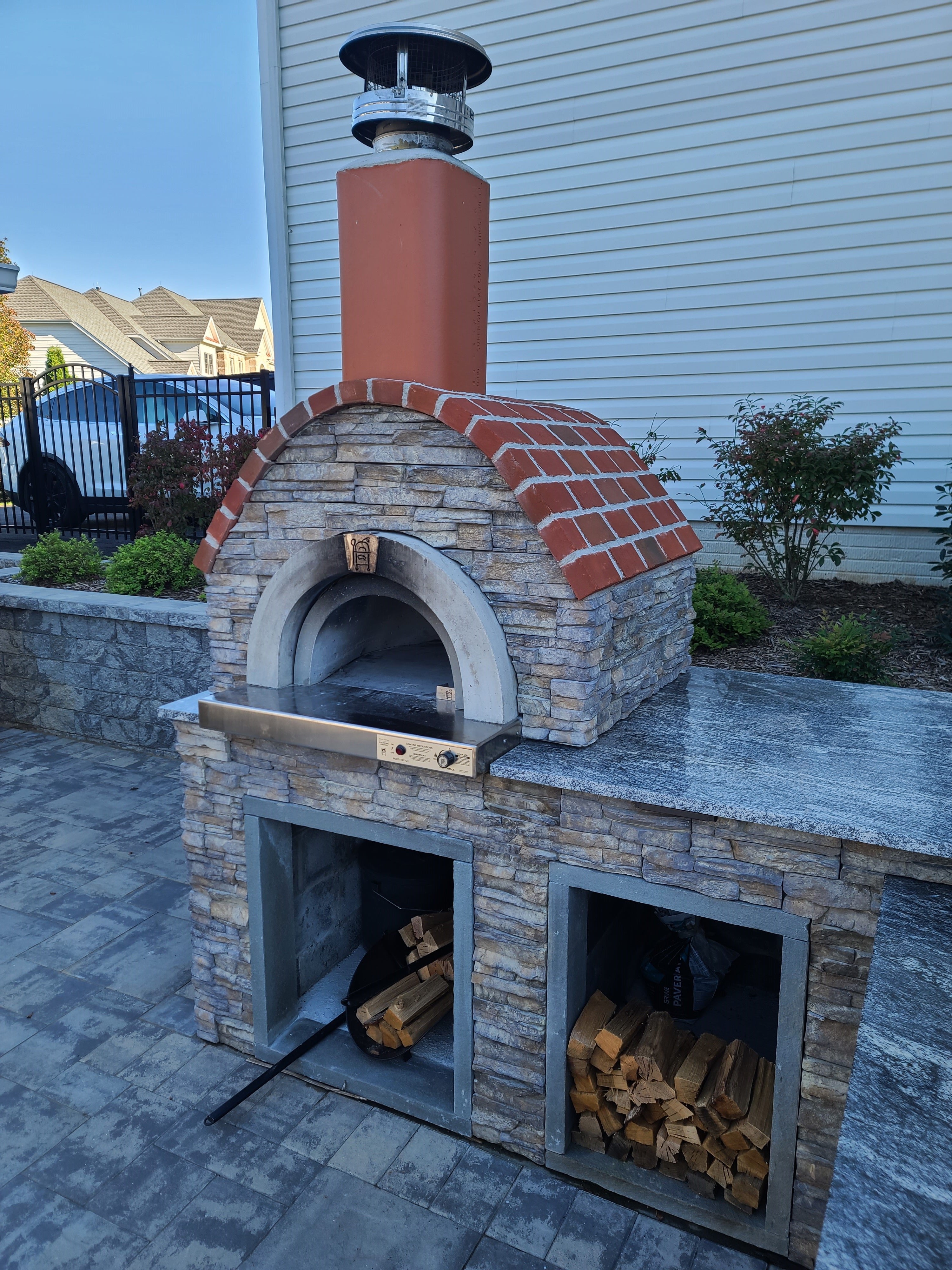 Forno de Pizza Di Napoli Hybrid Pizza Oven exterior view