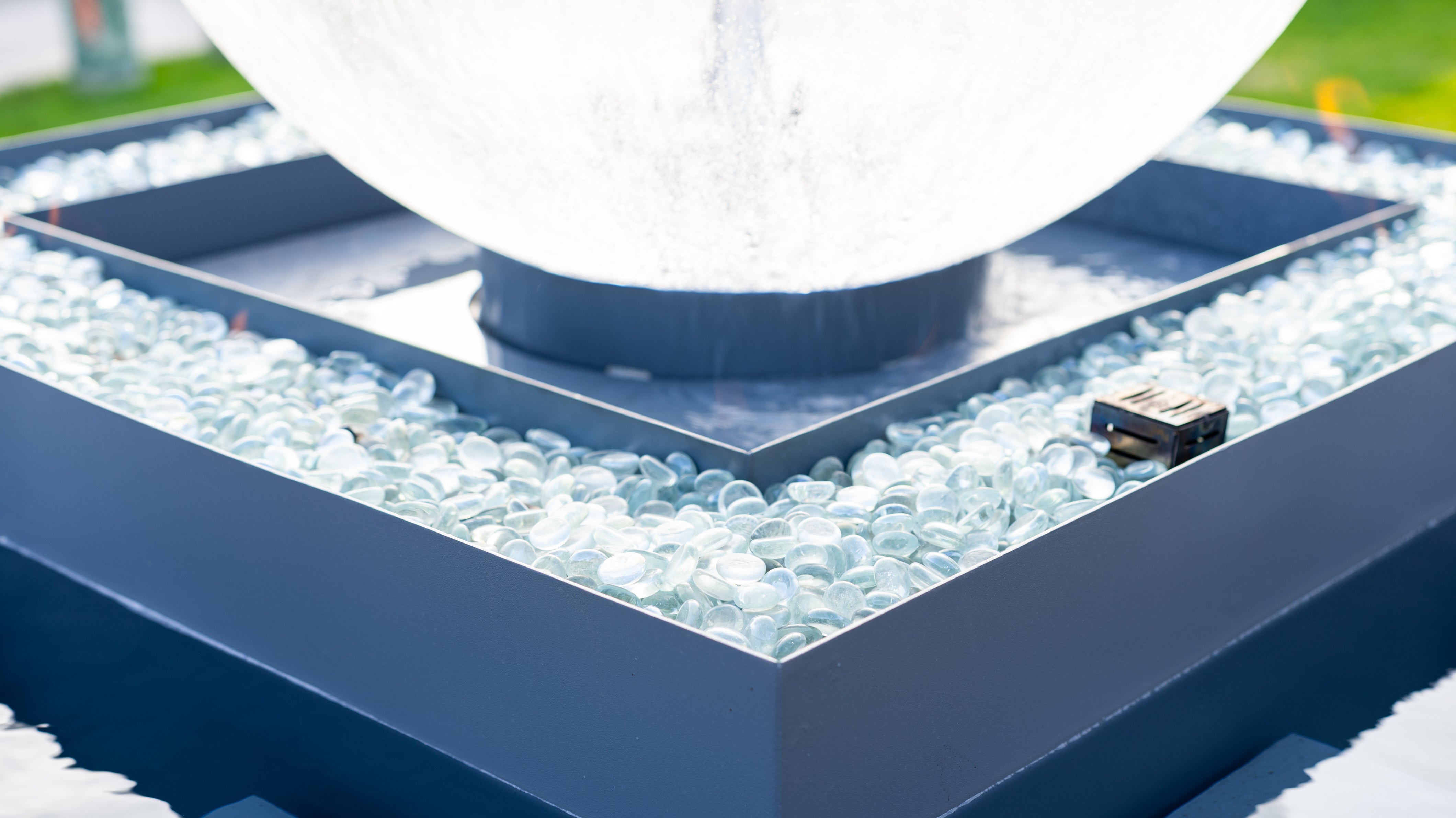 The Outdoor Plus - 89″ Atlas Round Fire & Water Fountain – Powder Coated Metal