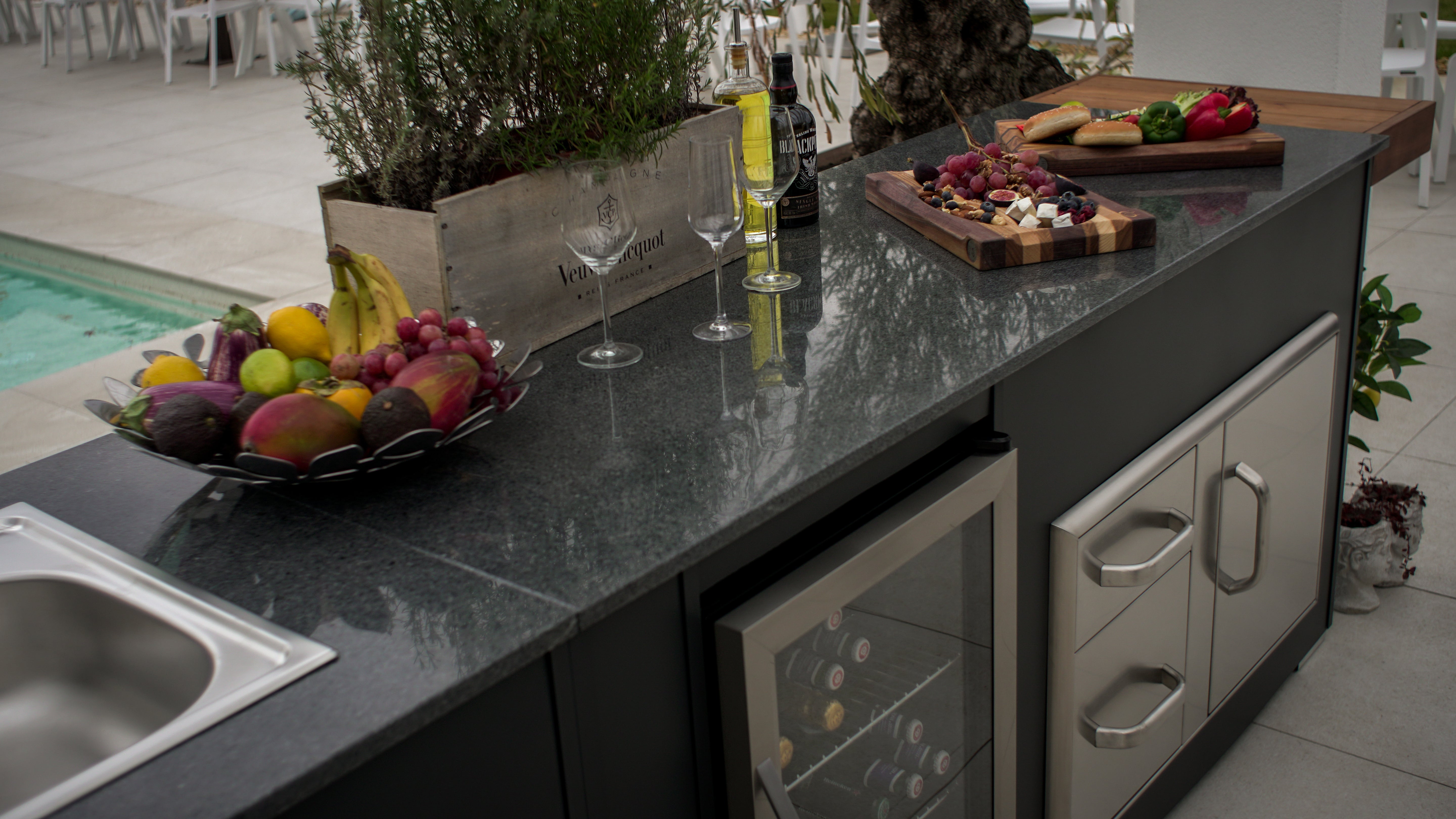 Grillandia MediumRare Outdoor Kitchen Island – Gas Grill BBQ Station with Granite Worktop