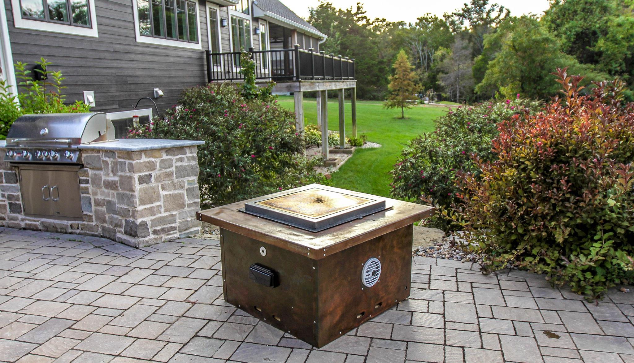 Tru Innovative Outdoor – Blazing Beats Fire Pit